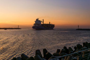 Konteynerlik Litvanya 'nın Klaipeda Limanı' nda ayrılıyor