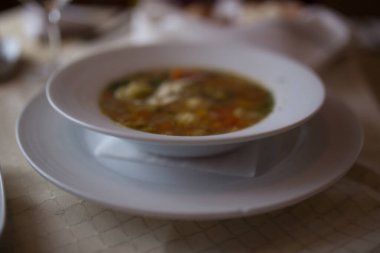 Çorba Kaseli Zarif Restoran Masası