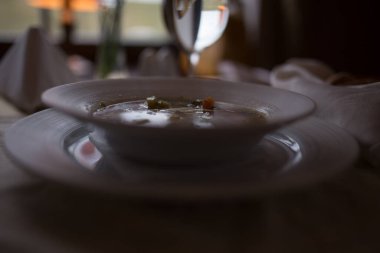 Çorba Kaseli Zarif Restoran Masası