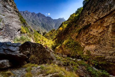 Görkemli Gürcü Dağları Manzarası