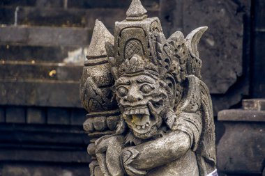 Bali 'deki Tanah Lot Tapınağı' nda Bali Heykeli