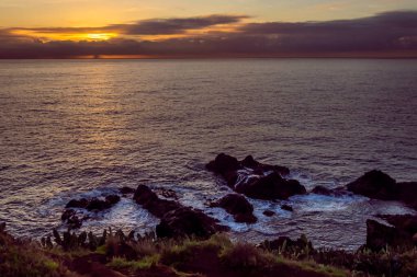 Madeira Adası 'nda Gün Doğumu' nda Rocky Sahili