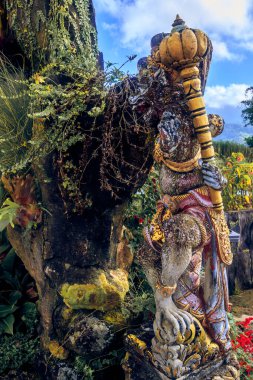 Ulun Danu Bratan Tapınağında Geleneksel Balili Muhafız Heykeli