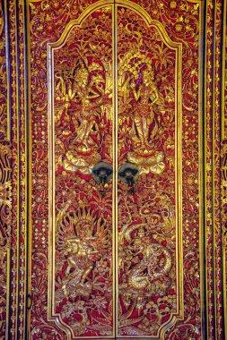 Ulun Danu Tapınağı, Bali 'deki Karmaşık Ahşap Kapı oyma