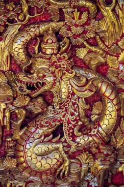 Ulun Danu Tapınağı, Bali 'deki Karmaşık Ahşap Kapı oyma