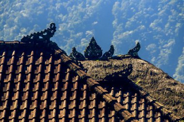 Ulun Danu Tapınağı, Bali 'nin pagoda ve çatıları