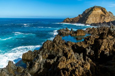 Madeira 'daki Rocky Kıyı Manzarası