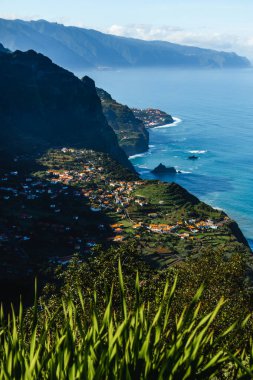 Madeira Adası 'nın dramatik Sahil Kayalıkları
