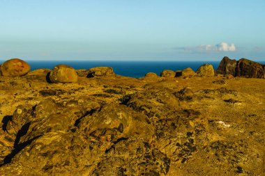 Madeira Adası 'nın dramatik uçurumları ve Atlantik Okyanusu kıyıları