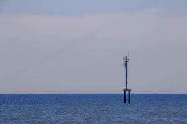 Bali Denizi 'nde Minimalist Seyrüsefer Feneri