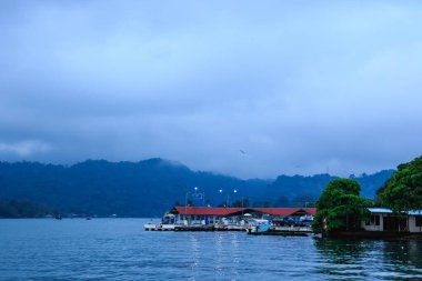 Livingston, Guatemala 'da Akşam Limanı Sahnesi