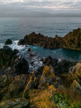 Madeira Rocky Sahili 'ndeki Doğal Volkanik Gelgit Havuzu