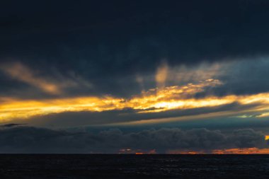 Madeira 'da Atlas Okyanusunda Ateşli Gün Batımı