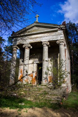 Terk Edilmiş Şapelin Muhteşem Sütunu