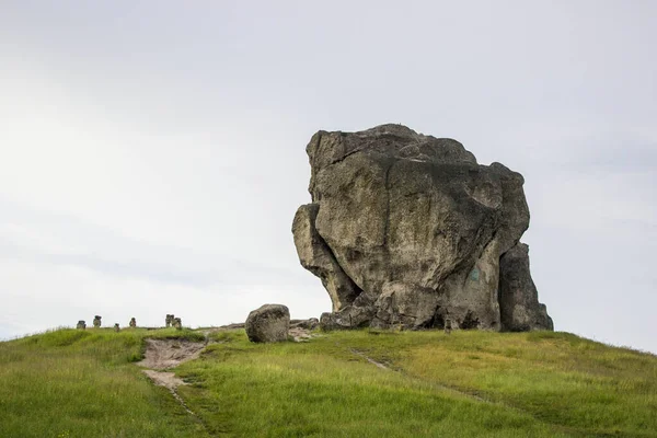 Tepedeki Antik Ayin Yeri Tek Ayaklı Taş