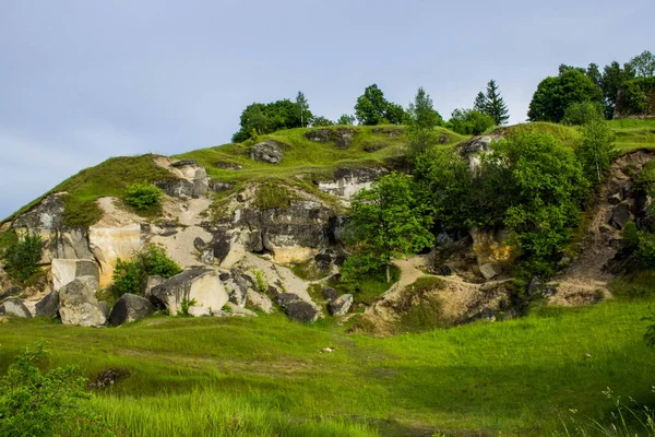 Yeşil Tepe, Sandy Taşları ve Ağaçlarıyla