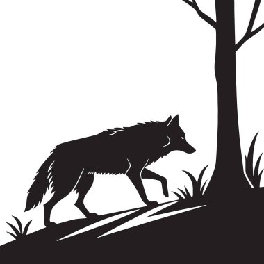 Kurt orman ağaçlarının gölgesinde yürüyor.