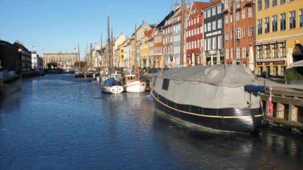 Winter view down Nyhavn canal with frozen water — Wideo stockowe