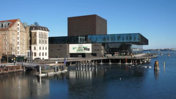 Vista de invierno del teatro Royal Play House en Copenhague en Dinamarca — Vídeo de stock