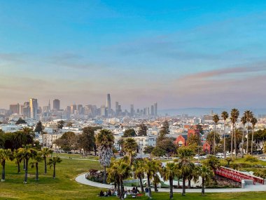 San Francisco Misyonu Dolores parkından gün batımında şehir merkezine