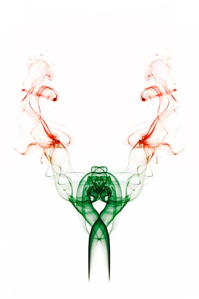 Renkli duman, saf beyaz bir arkaplan karşısında çarpıcı bir soyut tasarım yaratmak için kıvrılıp duruyor, yaratıcılık ve güzelliği çağrıştırıyor.
