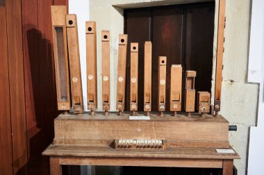 Eski ahşap bir organ, İspanya 'da müze inşa eden Birinci Piskopos Regina Coeli Müzesi, Santillana del Mar, Cantabria, İspanya