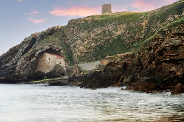 Santa Justa 'nın Hermitage' ı, İspanya 'nın Santillana del Mar belediyesinde Santa Justa, Ubiarco köyünde yer almaktadır..