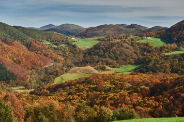 Navarra, Fransız sınırına yakın. Orabideas yolunun sonunda Hells Mill 'e çıkan bir patika var..