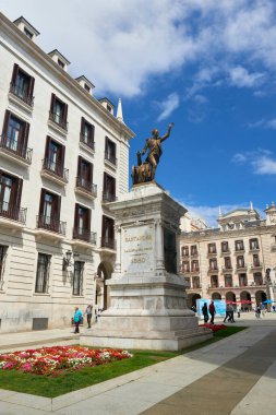 Plaza Alfonso XIII 'teki Pedro Velarde anıtı. Santander. Cantabria 'da. İspanya.