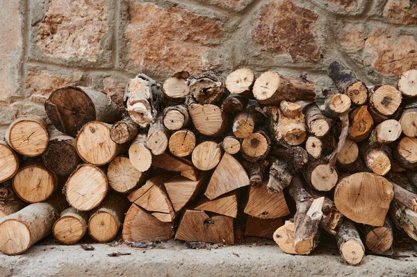Kesilmiş odun yığını