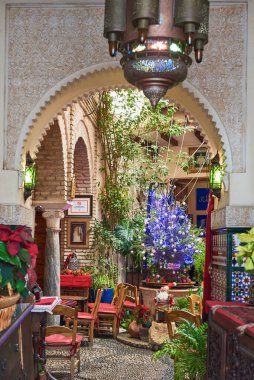 Cordoba, Endülüs, İspanya 28 Aralık 2016, Tipik Cordoba avlusu.