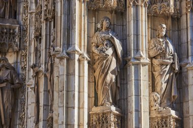 Sevilla, Endülüs, İspanya, Avrupa Katedrali 'nin cephesinde dini heykeller