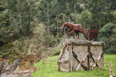Dicido, Castro Urdiales, Cantabria, İspanya ve Avrupa 'daki maden atının anıtı.