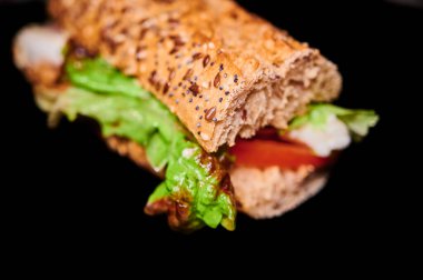 Sebze, marul, domates ve jambon.