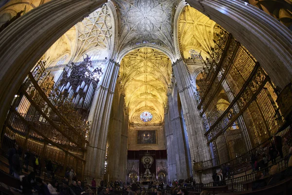 Seville, Endülüs, İspanya, Avrupa. Sevilla Katedrali 'nin iç manzarası
