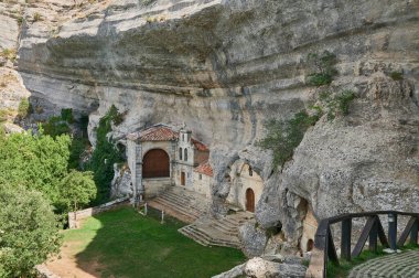 Ojo Guarea Karstic Kompleksi 'nde San Bernabe' nin keşişi, Castilla Leon Ulusal Anıtı, İspanya, Avrupa