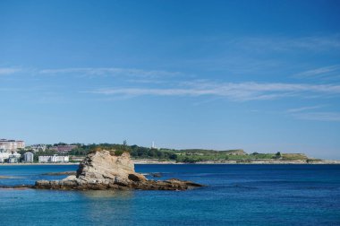 El Camello sahilinin yaz manzarası, Santander, Cantabria, İspanya, Avrupa
