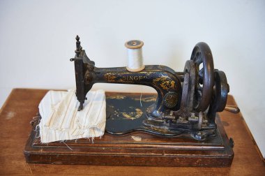 Eski Şarkıcı Dikiş Makinesi, Etnografik Artziniega Müzesi 'nin İçi