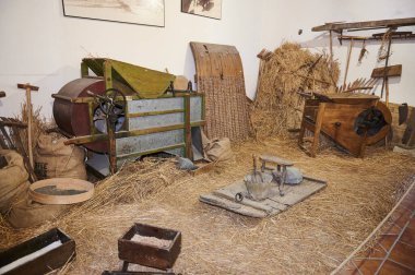 Artziniega, Alava, Bask Ülkesi, Euskadi, Euskal Herria, İspanya, Avrupa Etnoğrafya Müzesi 'ndeki eski tarım araçları