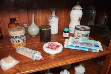 Eski eczane eşyalarının ayrıntıları