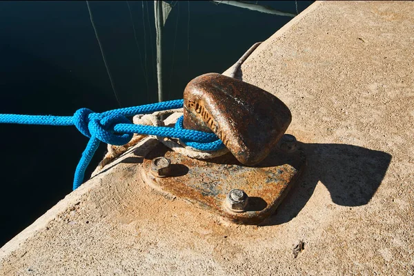 Mavi ipli Noray manzarası