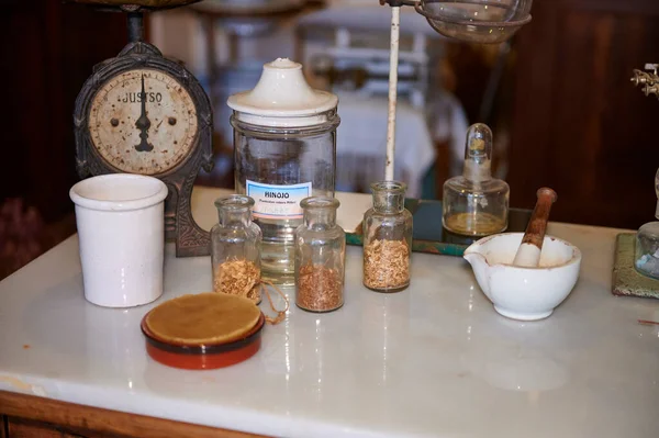 Eski eczane eşyalarının ayrıntıları