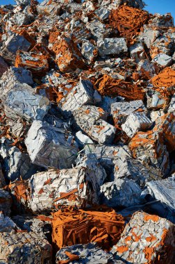 Bilbao limanındaki ihracat için hazırlanan hurda blokları