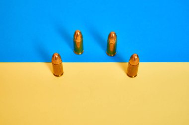 Ukrayna bayrağının renginde kurşunlar