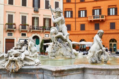 İtalya, Lazio, Roma, Navona Meydanı, Piazza Navona, Neptün Çeşmesi Yazan Bernini