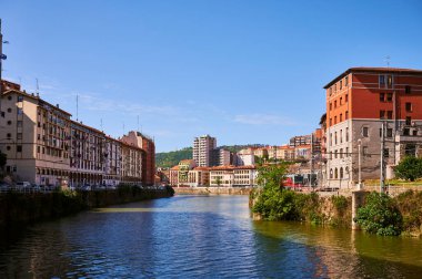 Nervion Nehri ve Achuri Mahallesi, Bilbao, Bizkaia, Bask Ülkesi, Euskadi, Euskal Herria, İspanya, Avrupa