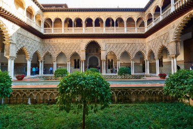 Ortaçağ bahçesi ve avlusu, Teras de las Doncellas, Kraliyet Sarayı, Sevilla, İspanya, Avrupa