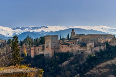 Granada ve Sierra Nevada 'dan Alhambra, Granada, Endülüs, İspanya, Avrupa