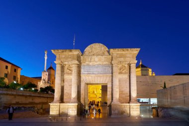Puerta del Puente, Köprü Kapısı, Roma Köprüsü, Cordoba, Endülüs, İspanya, Avrupa. Roma Köprüsü Kapısı, Puerta del Puente, Roma Köprüsü, Cordoba, Endülüs, İspanya, Avrupa. Cordoba, Endülüs, İspanya