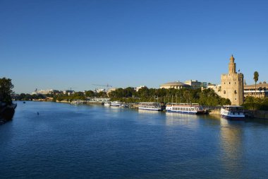 Guadalquivir Nehri ve Altın Kule, Sevilla, Endülüs, İspanya, Avrupa